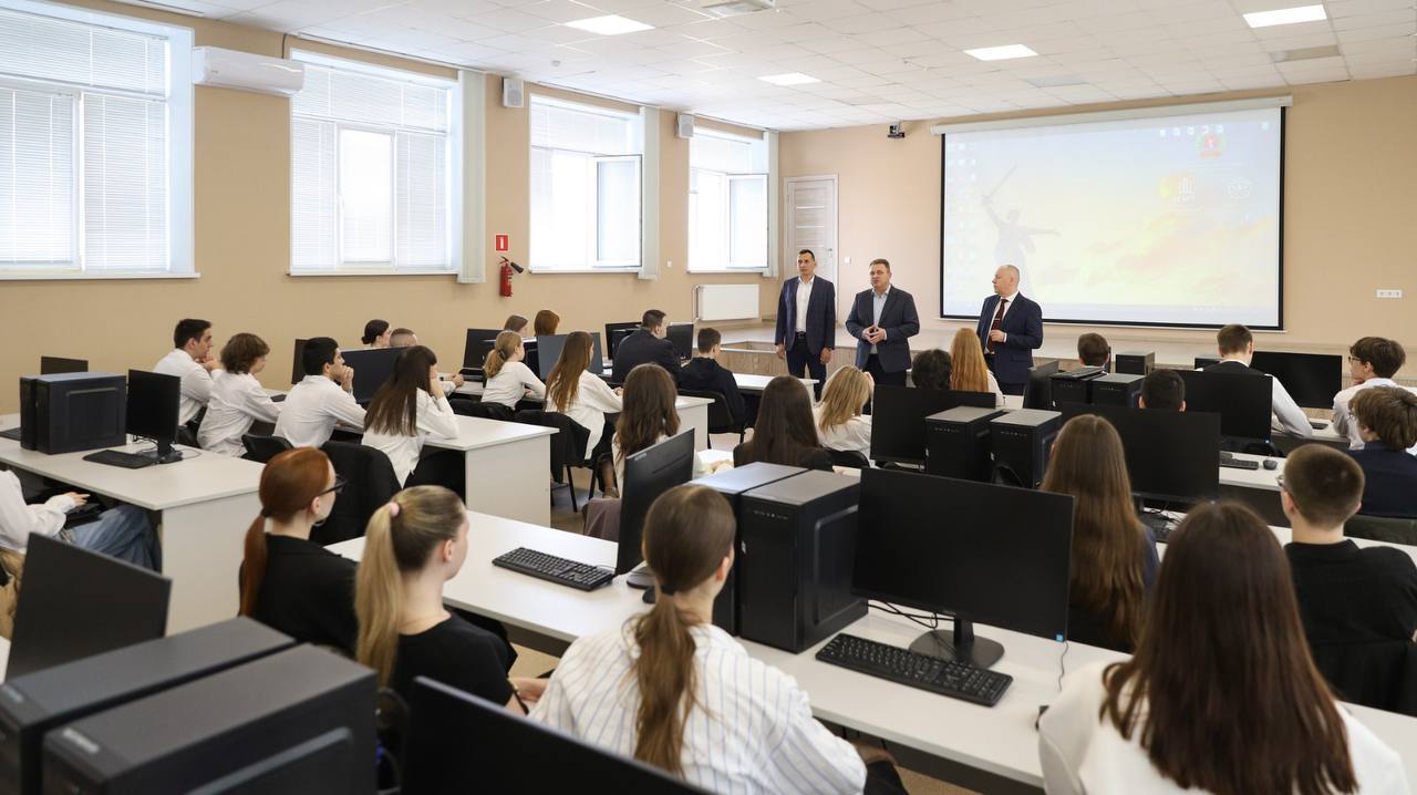 С правилами безопасного поведения в сети познакомились школьники Волгоградской области