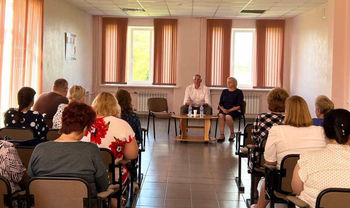 Стабильность и качество мобильной и интернет-связи обсудили в Новоржевском районе