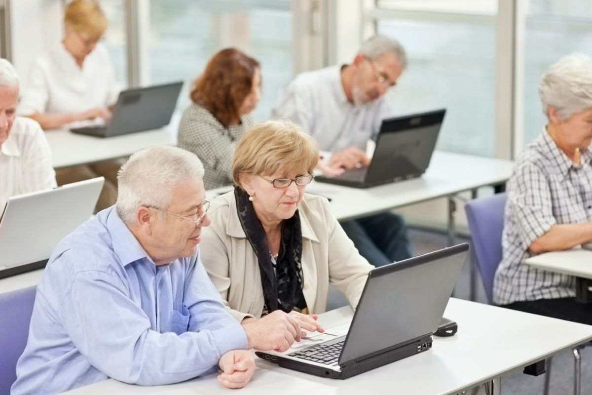 В ЯНАО проходят лекции по цифровой грамотности для представителей старшего возраста