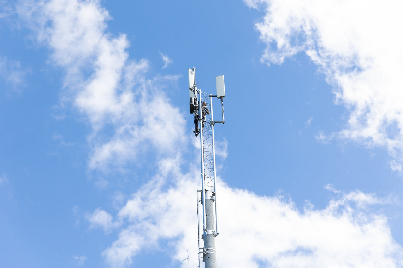 В Кировской области построят 16 новых станций связи