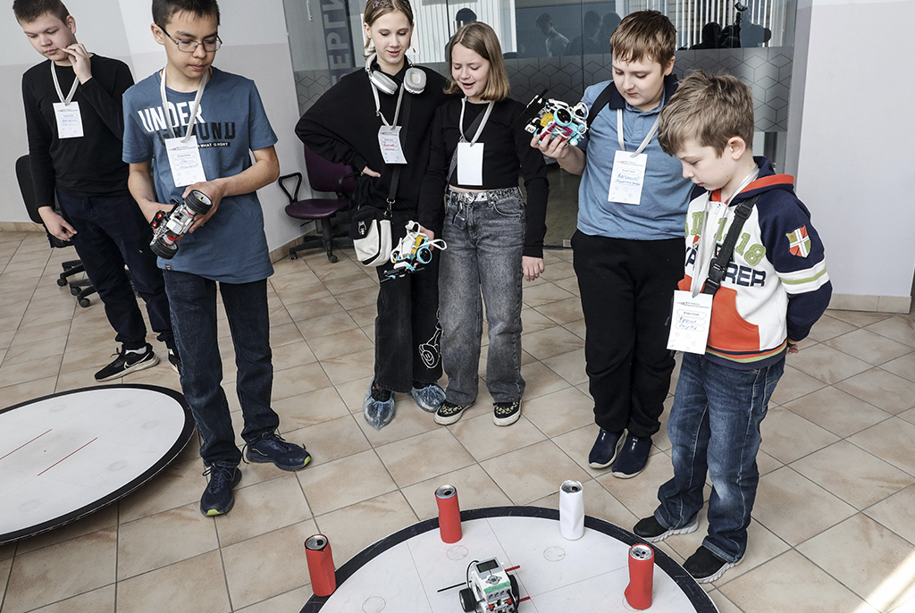 Соревнования по робототехнике для школьников прошли в Томске