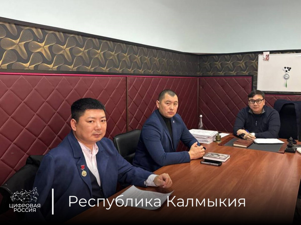 Алексей Этеев встретился с ветераном СВО, который благодаря проекту «Герои 08» стал заместителем директора Республиканского центра молодежи