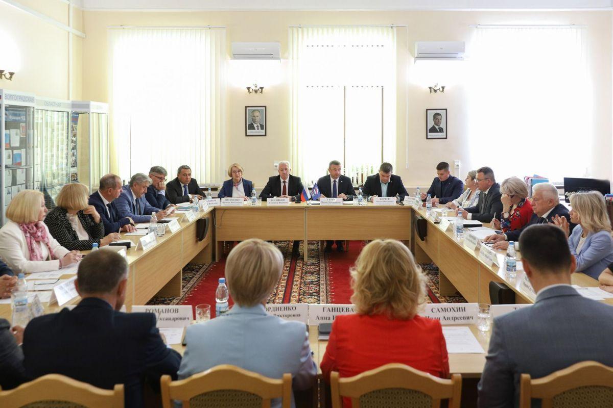 Реализацию партийного проекта «Цифровая Россия» обсудили в Волгоградской областной Думе