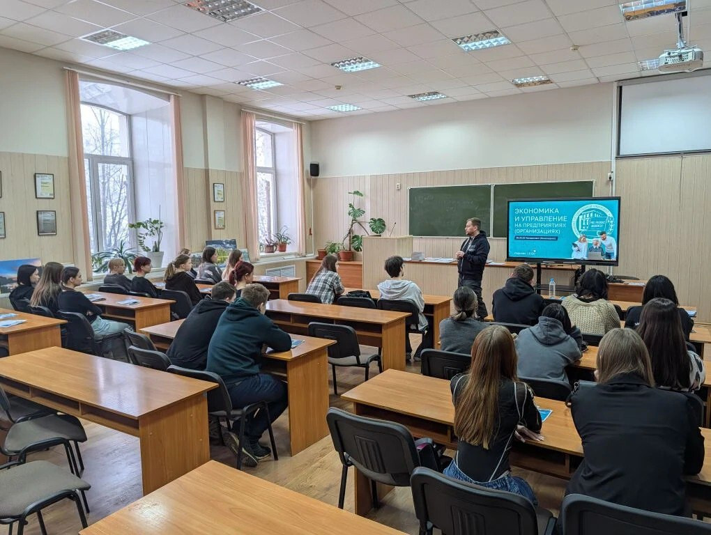 Алексей Кирьянов рассказал выпускникам Ивановского промышленно-экономического колледжа о карьерном развитии