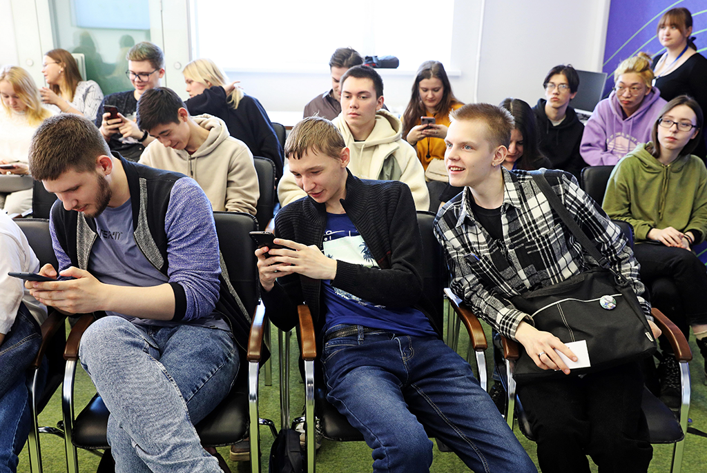 Разработанный IT-Академией ТУСУРа курс по цифровой грамотности был представлен на Съезде «Цифровой России»