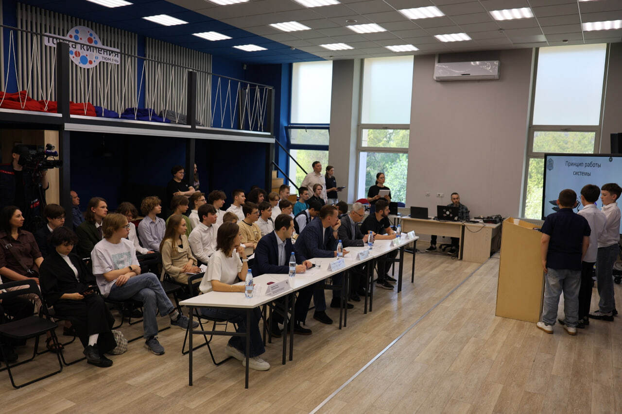 В «Точке кипения» Тюмени прошла защита итоговых работ воспитанников Центра робототехники и АСУ