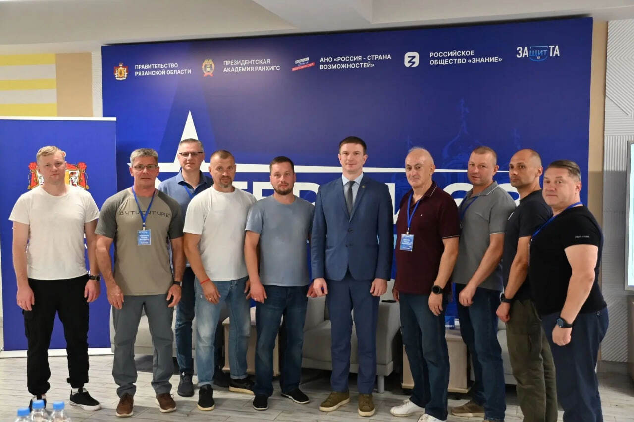 В Рязанской области региональный координатор «Цифровой России» Максим Соников встретился с участниками программы «Герои62»